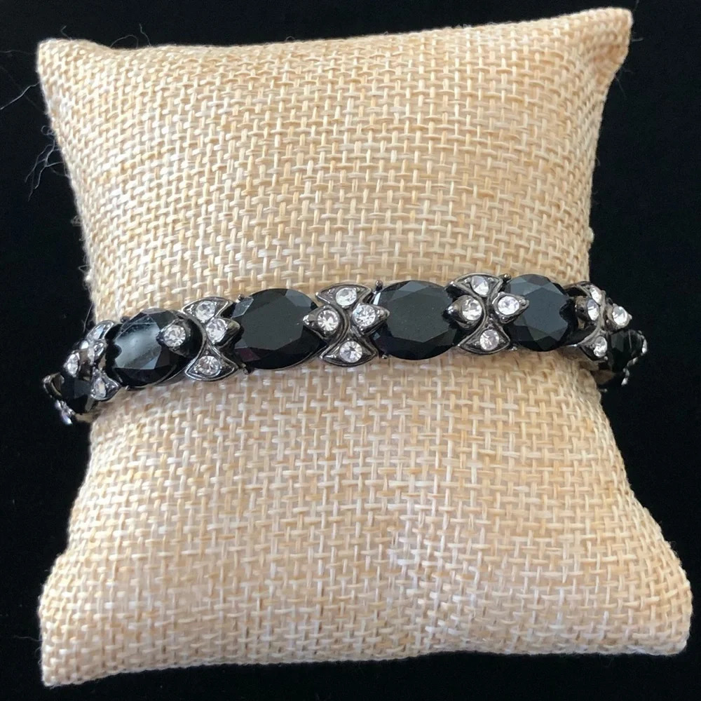 Lauren Conrad Black Faceted Stone Crystal Stretchy Bracelet Gunmetal Gray
